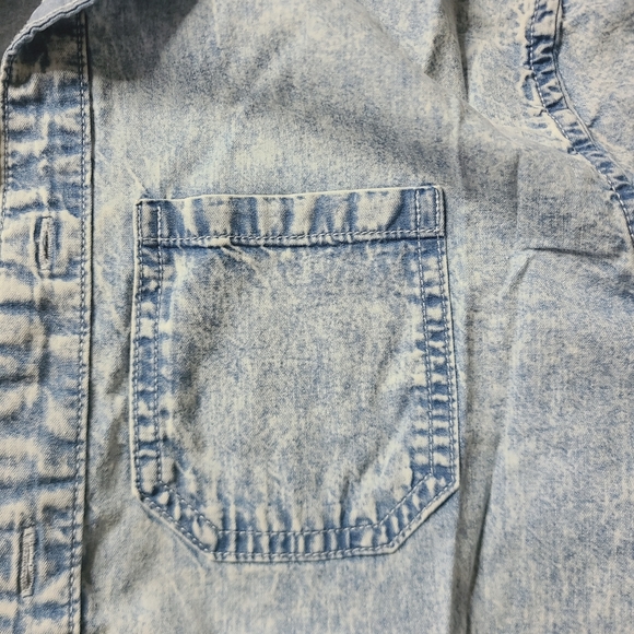 No Boundry Button up - Picture 4 of 6